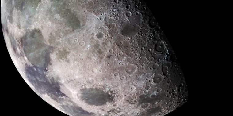 Para astronom sekarang mengatakan roket yang akan menabrak bulan bukanlah Falcon 9