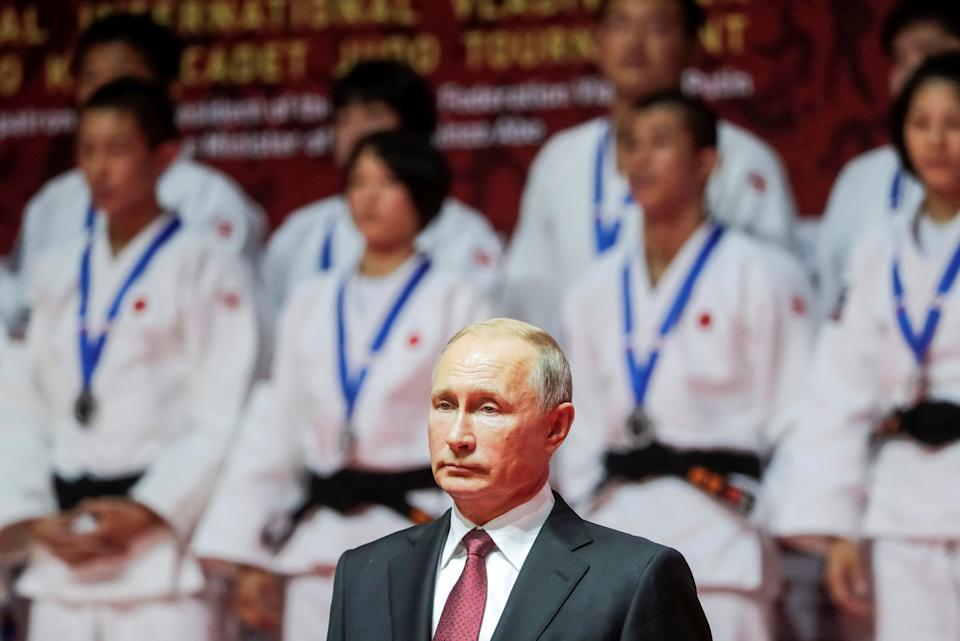 Presiden Rusia Vladimir Putin menghadiri upacara penghargaan untuk para pemenang turnamen judo internasional di sela-sela Forum Ekonomi Timur di Vladivostok, Rusia pada 12 September 2018. Mikhail Metzel / TASS Host Photo Agency / Pool via REUTERS