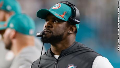 Mantan pelatih Miami Dolphins Brian Flores menggugat 3 tim NFL dan 3 tim dengan tuduhan diskriminasi rasial