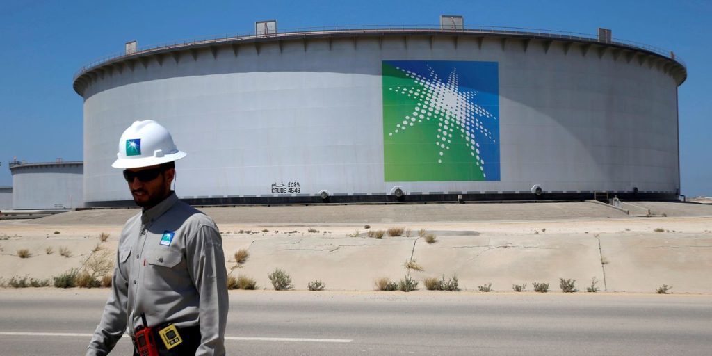Arab Saudi mempertimbangkan untuk menerima yuan alih-alih dolar dalam penjualan minyak China
