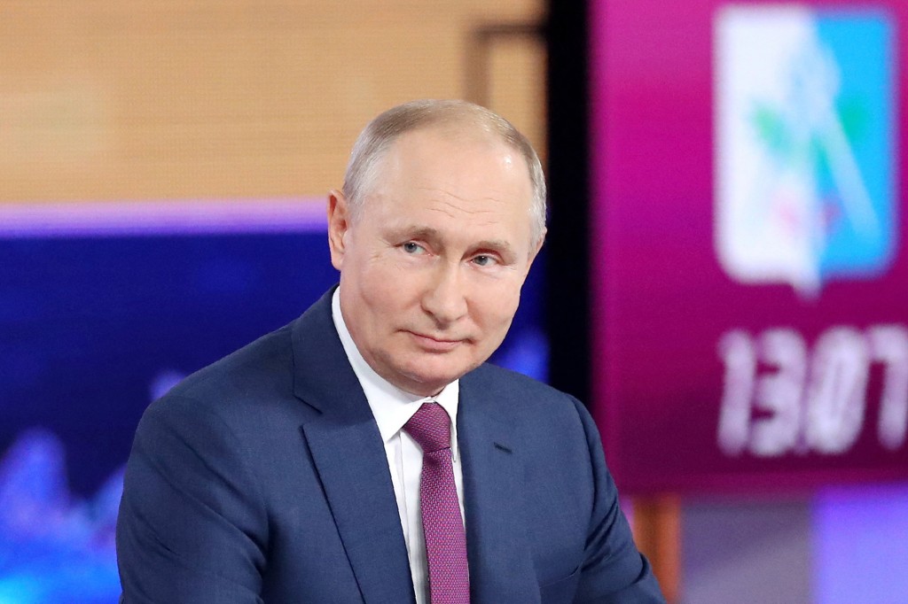 Presiden Rusia Vladimir Putin menghadiri telekonferensi tahunan dengan warga negara itu.
