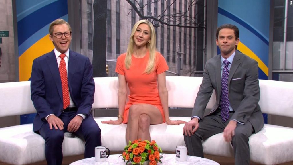 'SNL' menggunakan versi 'Fox and Friends' untuk meringkas berita utama minggu ini, termasuk pesan teks Ginni Thomas dan tamparan Will Smith
