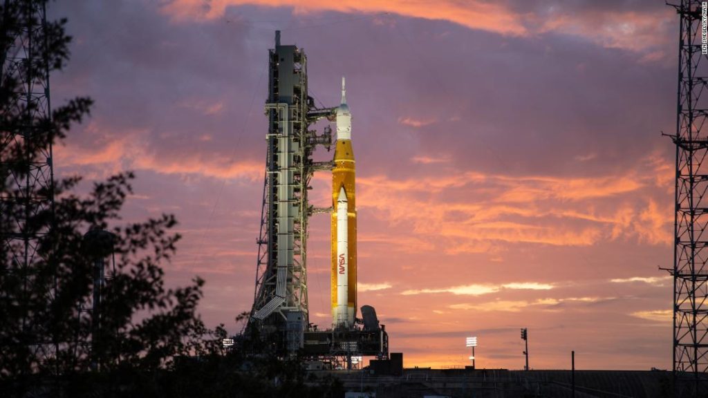Uji coba roket bulan besar Artemis I NASA ditunda