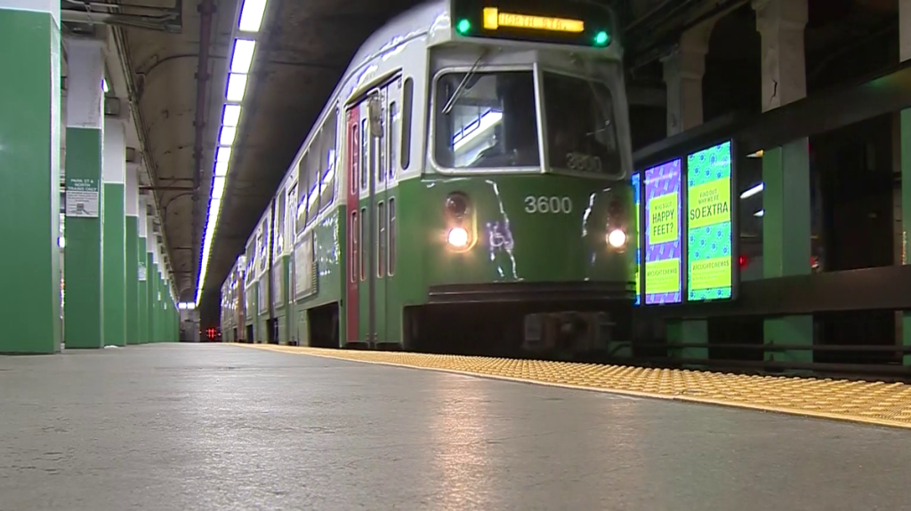 MBTA melanjutkan layanan Jalur Hijau dua minggu setelah garasi runtuh