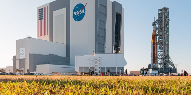 NASA mundur dari roket besarnya setelah gagal menyelesaikan tes hitung mundur