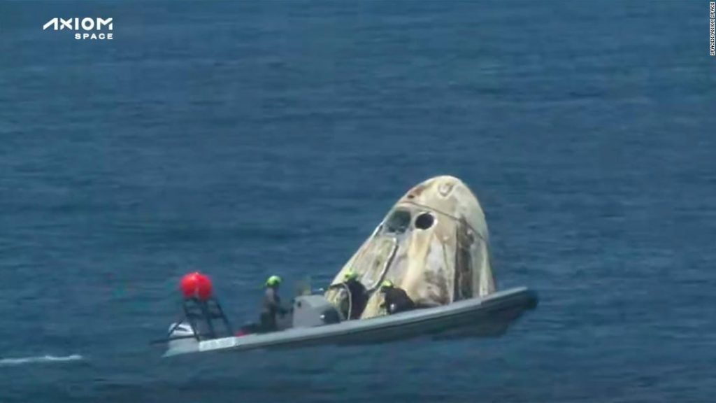 Seluruh misi khusus astronot SpaceX berhasil lepas landas setelah seminggu tertunda