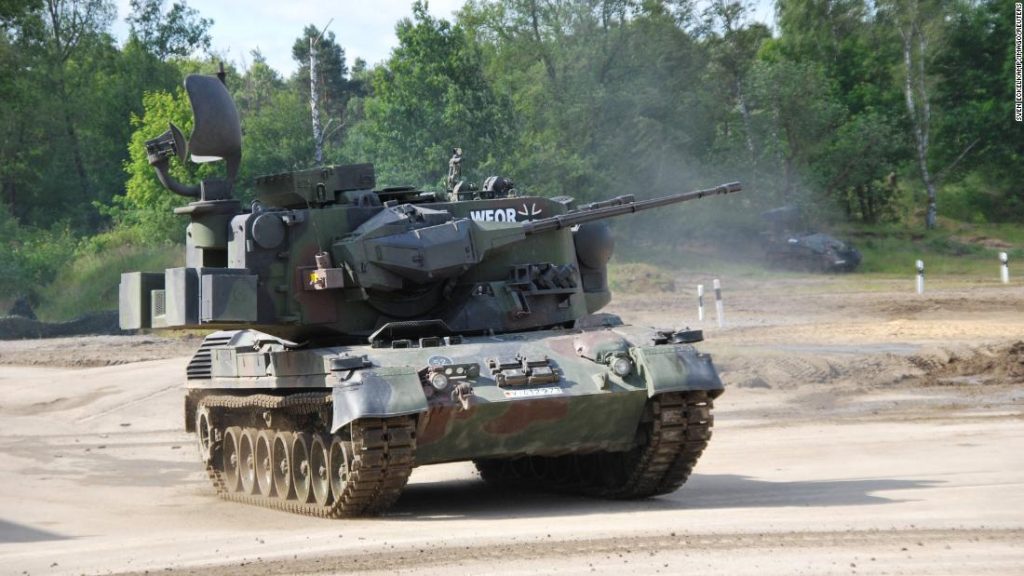 Jerman setuju untuk mengirim senjata berat ke Ukraina setelah perubahan kebijakan besar