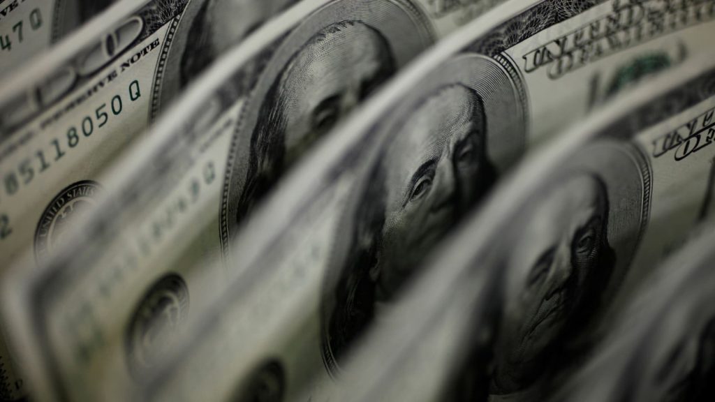 Penarikan dan pecundang dolar diperdagangkan di tertinggi dua tahun