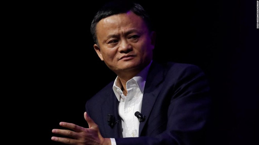 Seorang pria China bernama "Ma" telah ditangkap.  Berita itu menghapus $26 miliar saham Alibaba