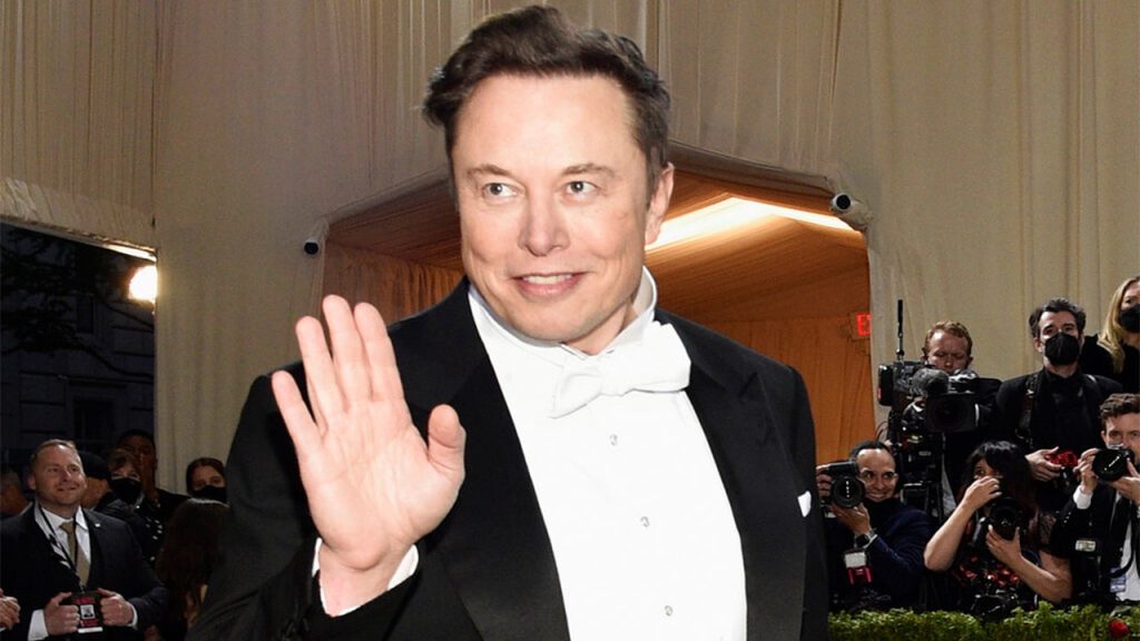 Elon Musk menantang miliarder, kelompok dana menyerang pembeliannya di Twitter