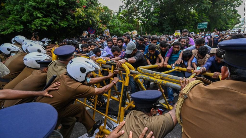 Presiden Sri Lanka mengumumkan keadaan darurat baru saat protes berlanjut di pulau itu