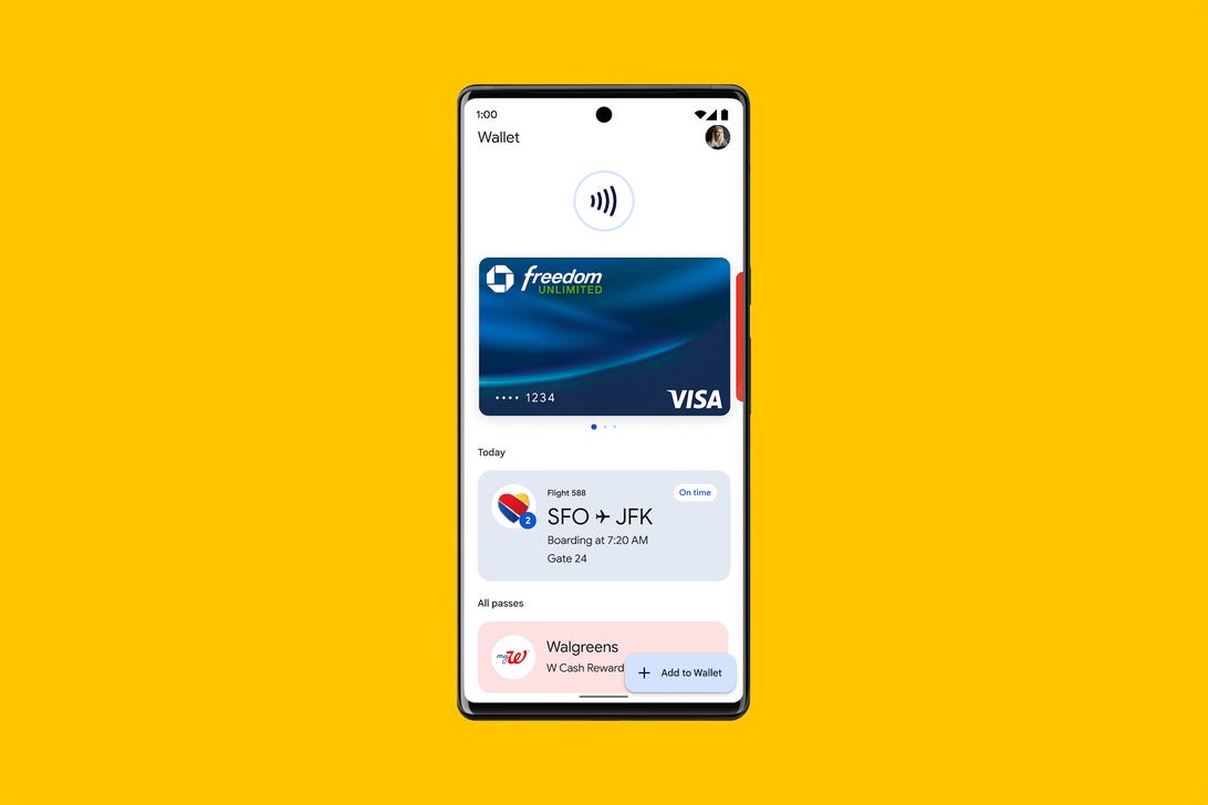 Google Wallet menampilkan kartu kredit digital dan boarding pass