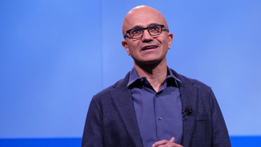 CEO Microsoft Satya Nadella memberi tahu karyawan bahwa kenaikan gaji akan datang