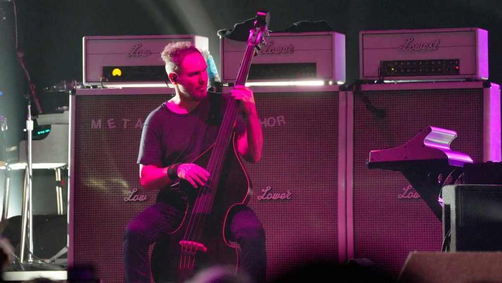 Pearl Jam membatalkan pertunjukan di Sacramento, Las Vegas setelah gitaris dinyatakan positif COVID-19