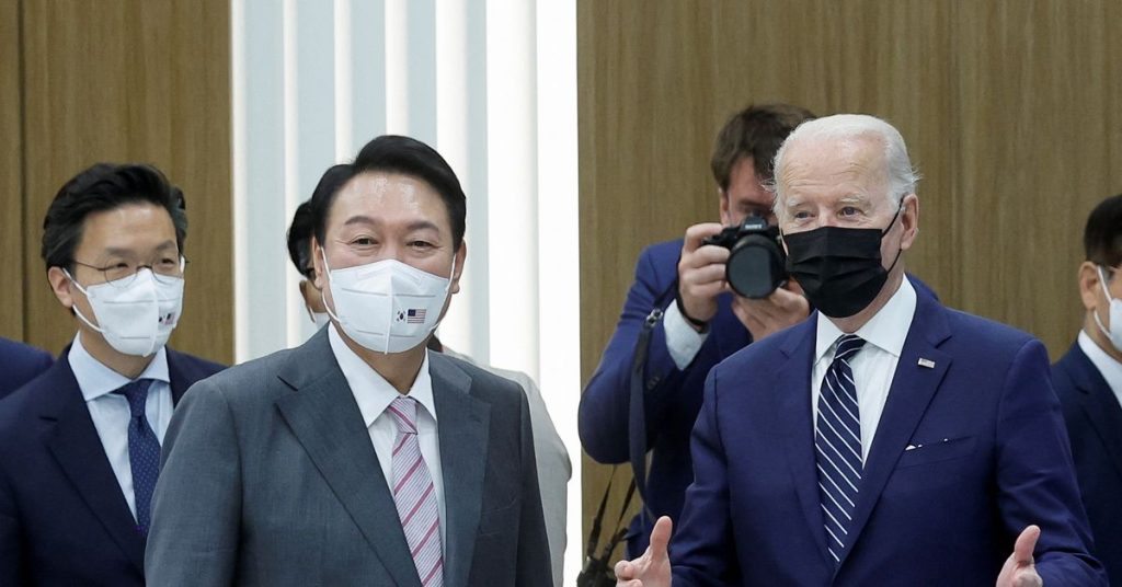 Pemberhentian pertama Samsung: Biden mempromosikan kerja sama dengan pembuat chip Korea Selatan dalam perjalanan Asia