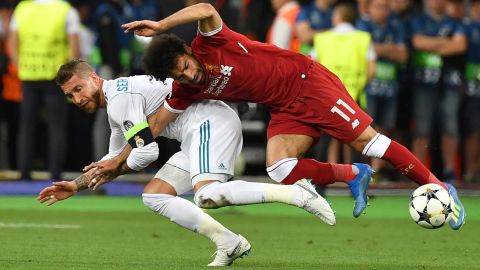 Liverpool dan Real Madrid akan saling berhadapan dalam pertandingan ulang final 2018, karena Mohamed Salah cedera dalam pertandingan dengan Sergio Ramos.