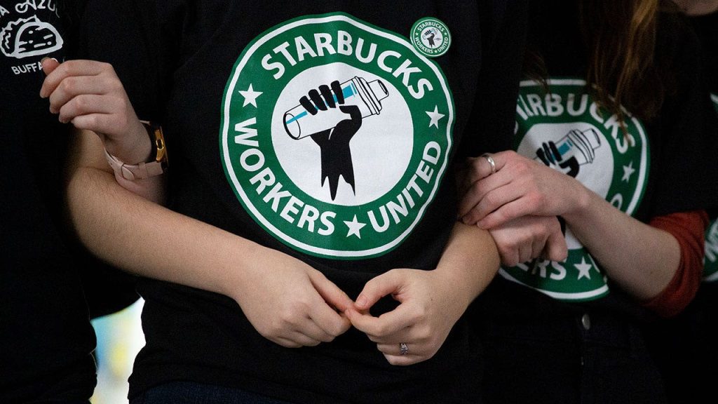 Starbucks menutup kafe New York dalam apa yang disebut serikat pekerja sebagai balas dendam: Laporkan