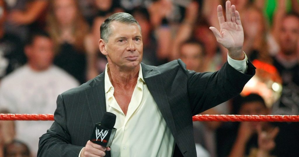 Vince McMahon dari WWE mengundurkan diri dari posisi kepemimpinan selama penyelidikan pelanggaran