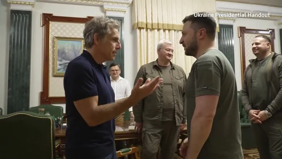 Ben Stiller bertemu dengan Presiden Volodymyr Zelensky di Ukraina