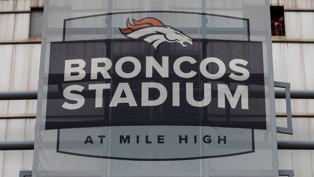 Denver Broncos Mencapai Perjanjian Penjualan;  Sumber mengatakan harganya $4,65 miliar