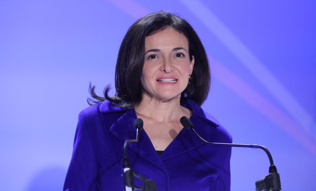 Meninggalnya Sheryl Sandberg, COO Facebook, menandai berakhirnya era perempuan di bidang teknologi