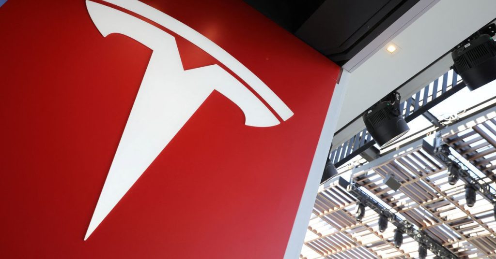 Tesla digugat oleh mantan karyawan karena 'PHK massal'