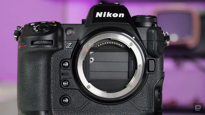 Mengapa Nikon dan Canon meninggalkan DSLR