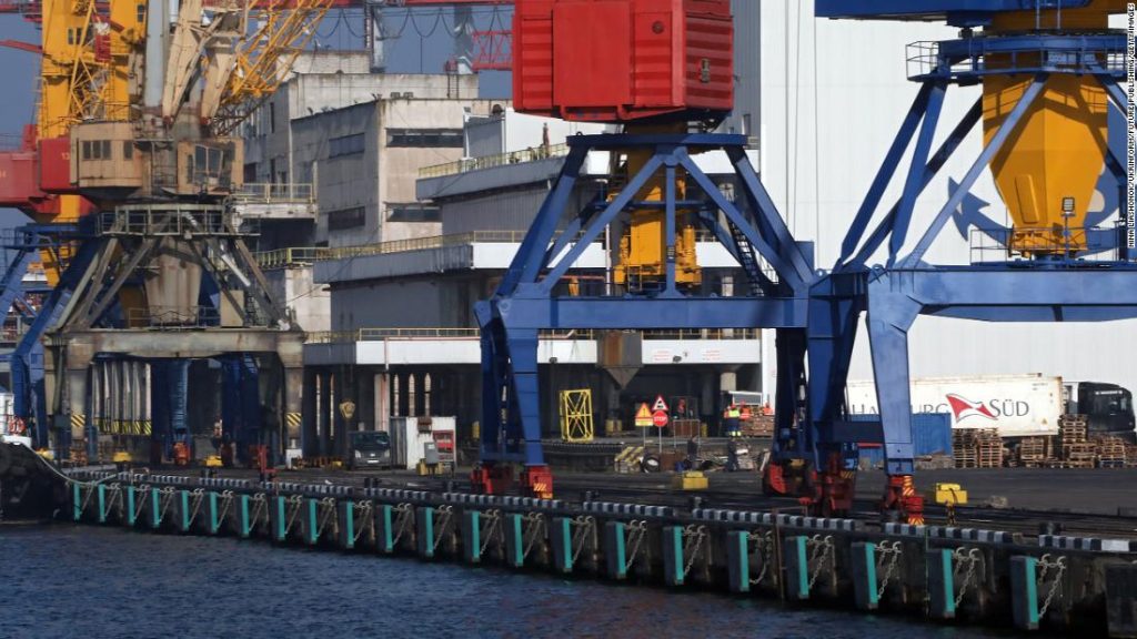 Ukraina sita kapal Rusia bermuatan gandum di pelabuhan Laut Hitam