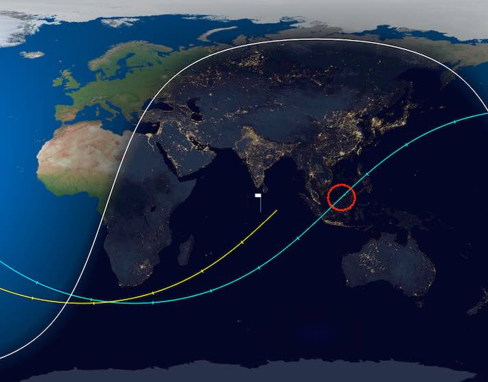Kembalinya sebuah roket besar China yang terlihat di atas pulau Kalimantan - Spaceflight Now