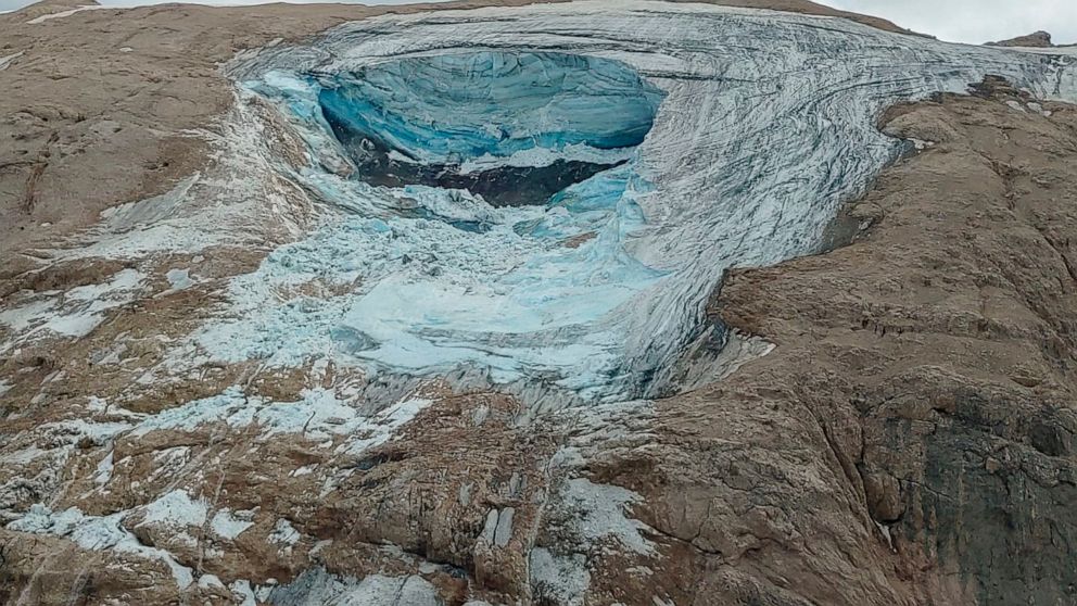 Gletser Alpine robek, menewaskan sedikitnya 6 pejalan kaki