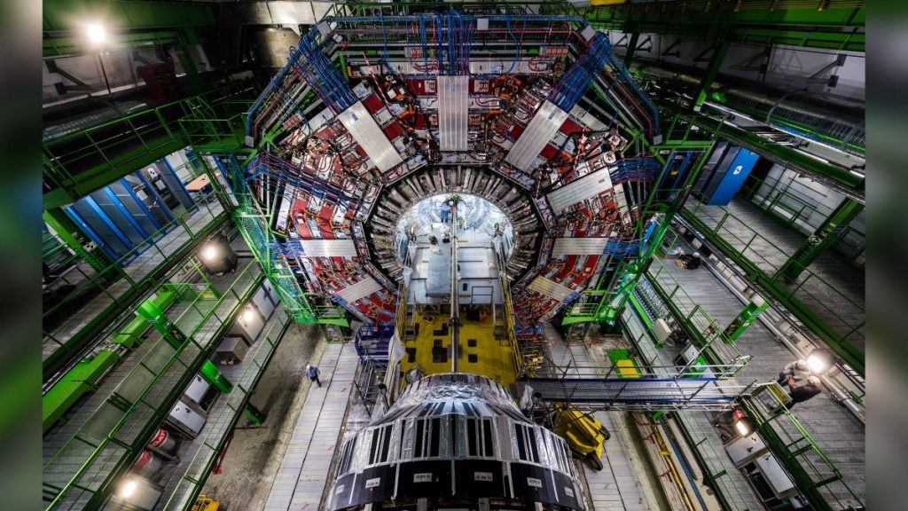 Large Hadron Collider berjalan pada tingkat energi tertinggi yang pernah ada untuk mencari materi gelap