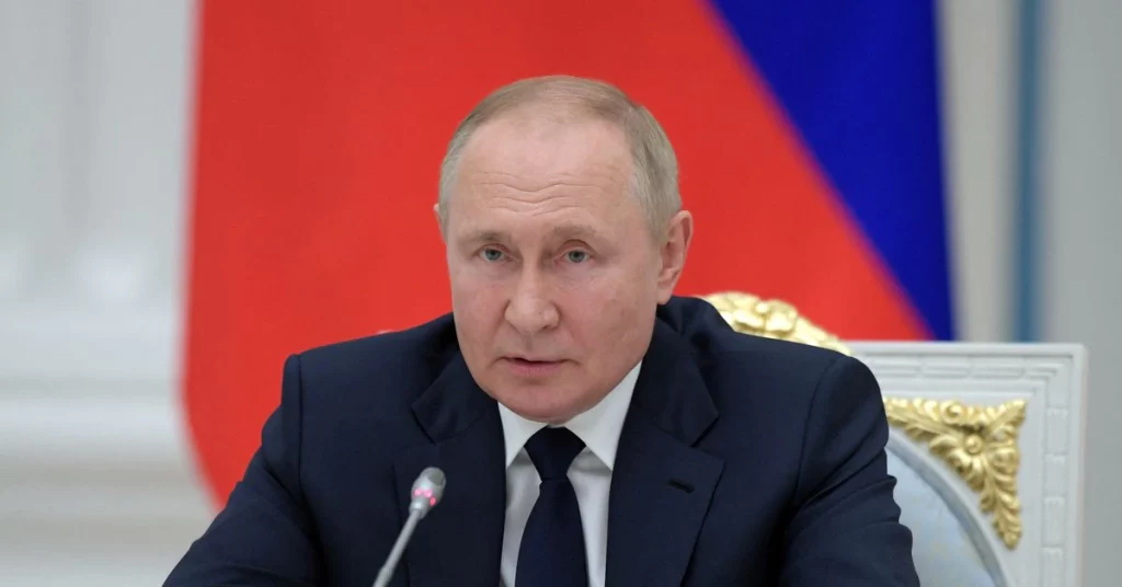 Putin mengatakan Rusia baru saja memulai di Ukraina, dan pembicaraan damai akan semakin sulit seiring berjalannya waktu