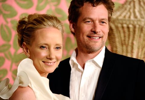 Heche dan pacarnya James Tupper tiba di resepsi Emmy Awards pada 2010. Mereka memiliki putra mereka Atlas.