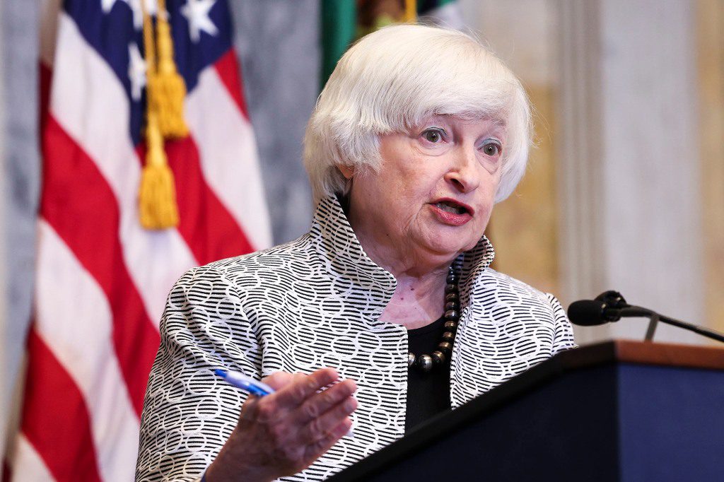Menteri Keuangan Janet Yellen bersikeras bahwa Amerika Serikat tidak dalam resesi.