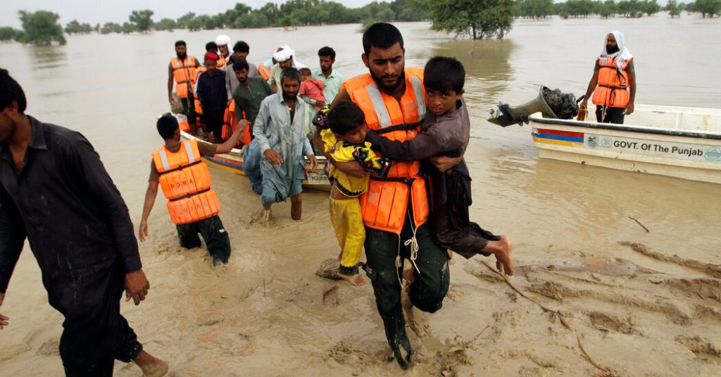 Banjir mematikan menghancurkan Pakistan yang sudah rapuh