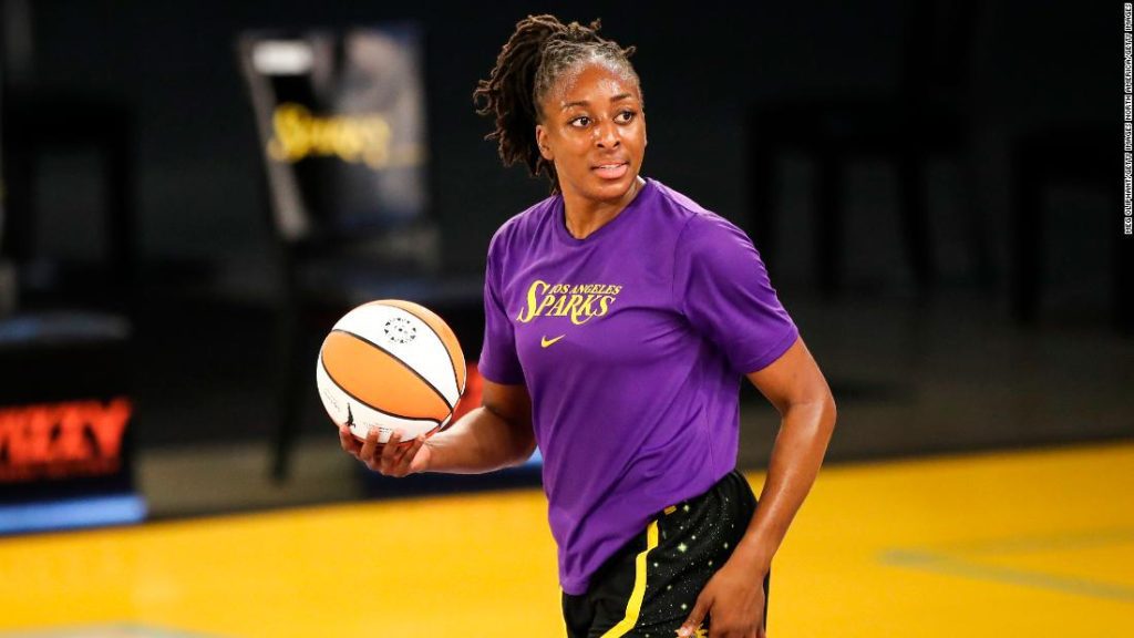 Presiden WNBA Nneka Ogwumike menyerukan penerbangan charter di antara pertandingan
