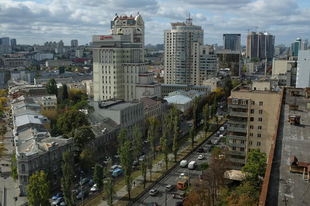 Seorang mata-mata senior Rusia memilih sebuah apartemen di Kyiv sebelum invasi