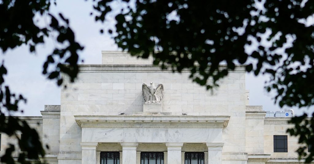 Studi mengatakan bank sentral akan gagal menjinakkan inflasi tanpa kebijakan fiskal yang lebih baik