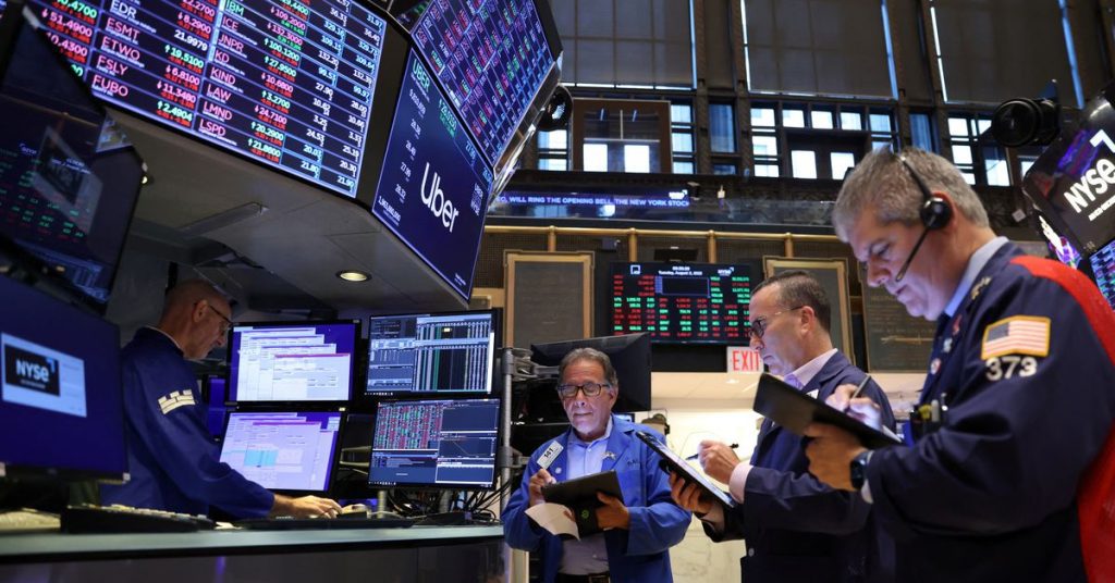 Wall Street jatuh di tengah meningkatnya ketegangan AS-China, saham Caterpillar membebani