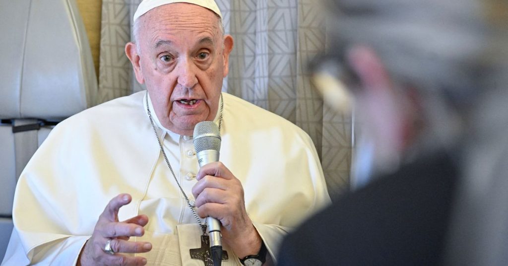 Paus mengatakan memasok Ukraina dengan senjata secara moral dapat diterima untuk pertahanan diri