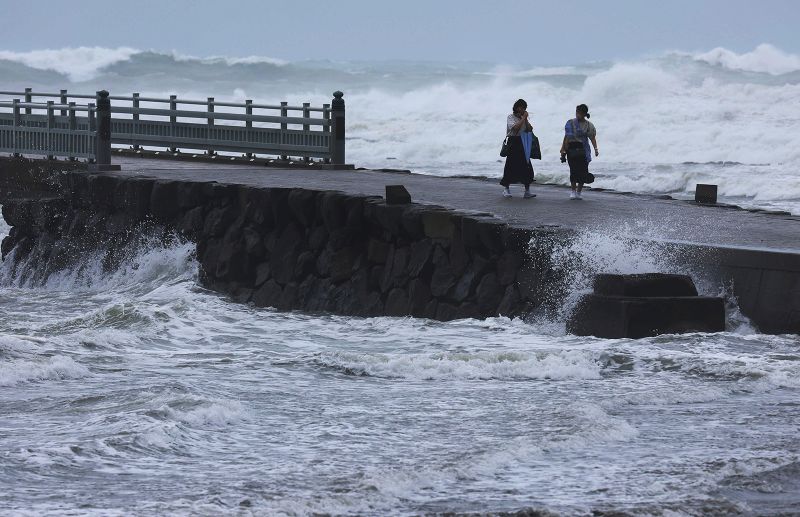 Topan Nanmadol: Jutaan orang diperintahkan untuk mengungsi saat badai mendekati Jepang