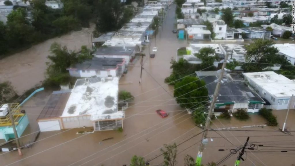 Badai Fiona: 1.000 orang diselamatkan saat Puerto Riko menghantam Puerto Riko dengan banjir dan pemadaman listrik sebelum menghantam Republik Dominika