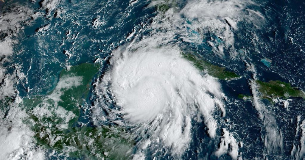 Badai Ian diperkirakan akan meningkat dengan cepat dan menghantam Florida sebagai badai besar minggu ini