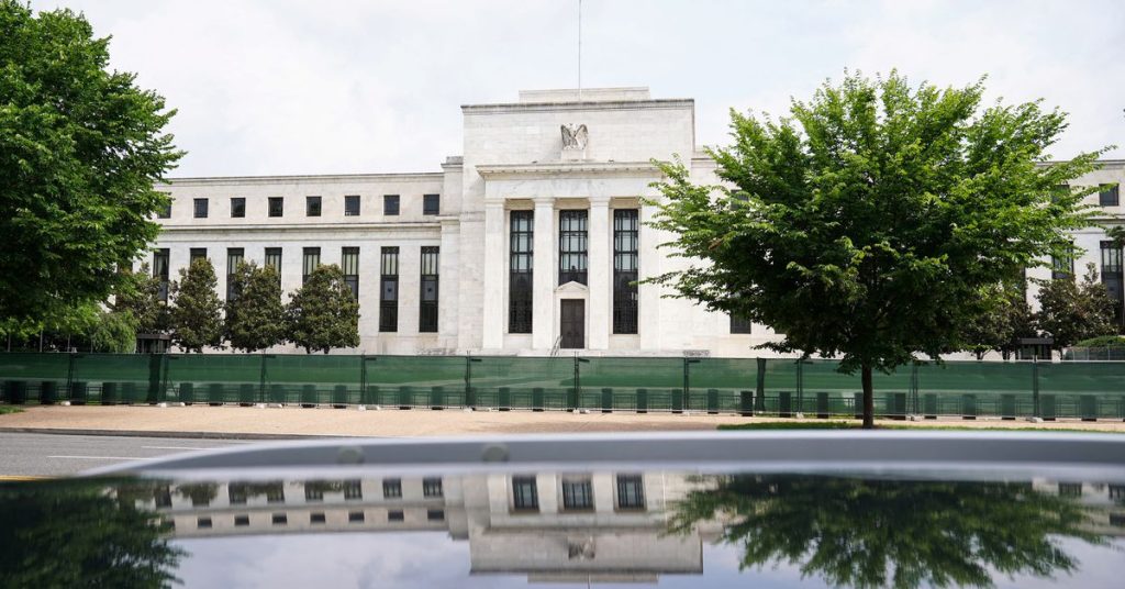 Bank sentral menaikkan suku bunga lagi karena The Fed memimpin perang melawan inflasi global