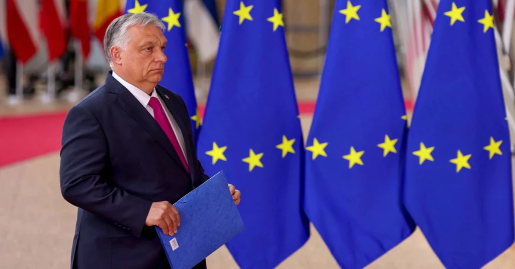 Pada awalnya, Uni Eropa bergerak untuk memotong uang ke Hongaria karena merusak demokrasi