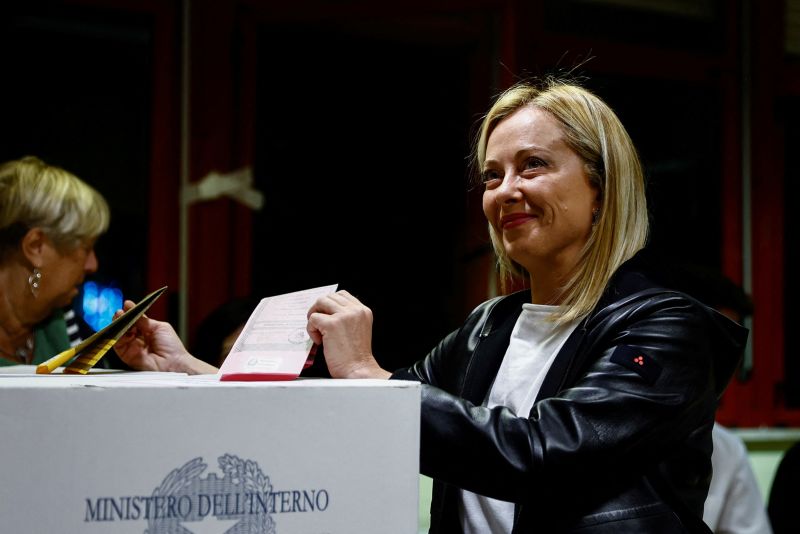 Pemilu Italia 2022: Georgia Meloni tampaknya akan menjadi perdana menteri paling sayap kanan Italia sejak Mussolini.