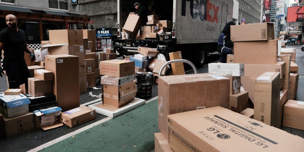 Tangki saham FedEx mengatakan setelah perusahaan memenuhi ekspektasi, tahun ini akan menjadi lebih buruk