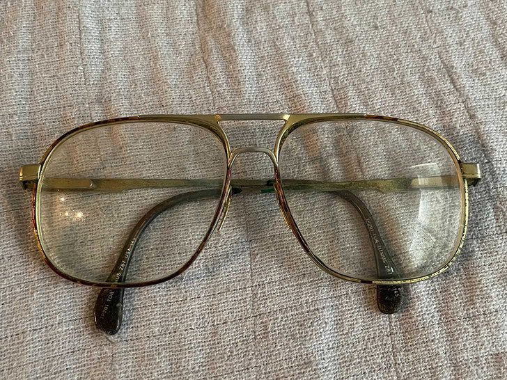Kacamata hitam Jeffrey Dahmer