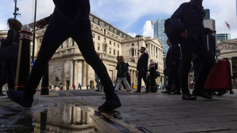 Bank of England melakukan intervensi di pasar obligasi minggu ini untuk memulihkan kepercayaan pada aset Inggris. 