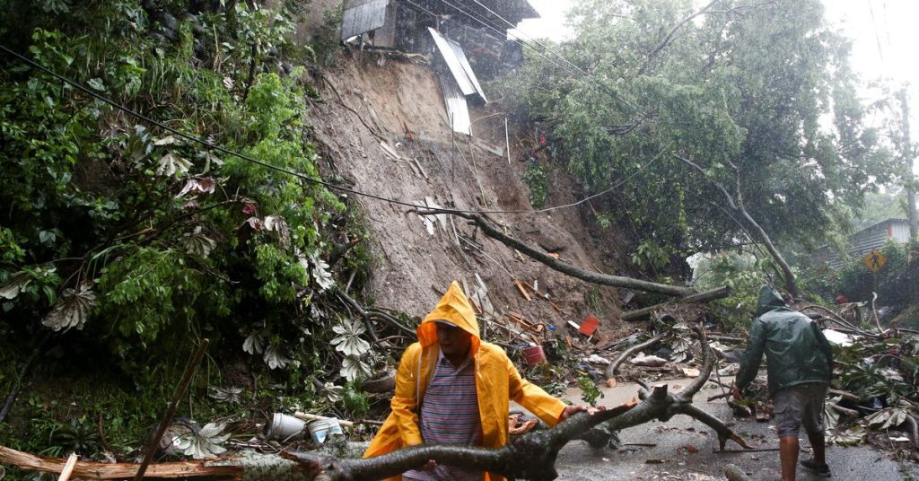 Badai Julia membunuh 25 orang di Amerika Tengah saat menuju Meksiko